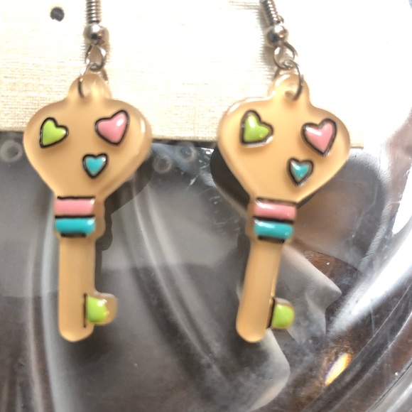 Keys to My Heart Mint Green & CreaMy Tan's - Picture 8 of 9